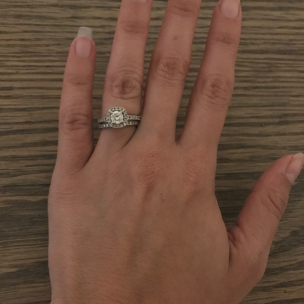 Engagement/wedding set - Picture 2 of 3